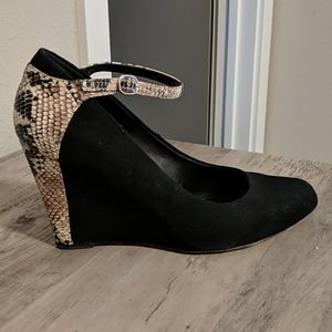 White house Black market Marseille wedge